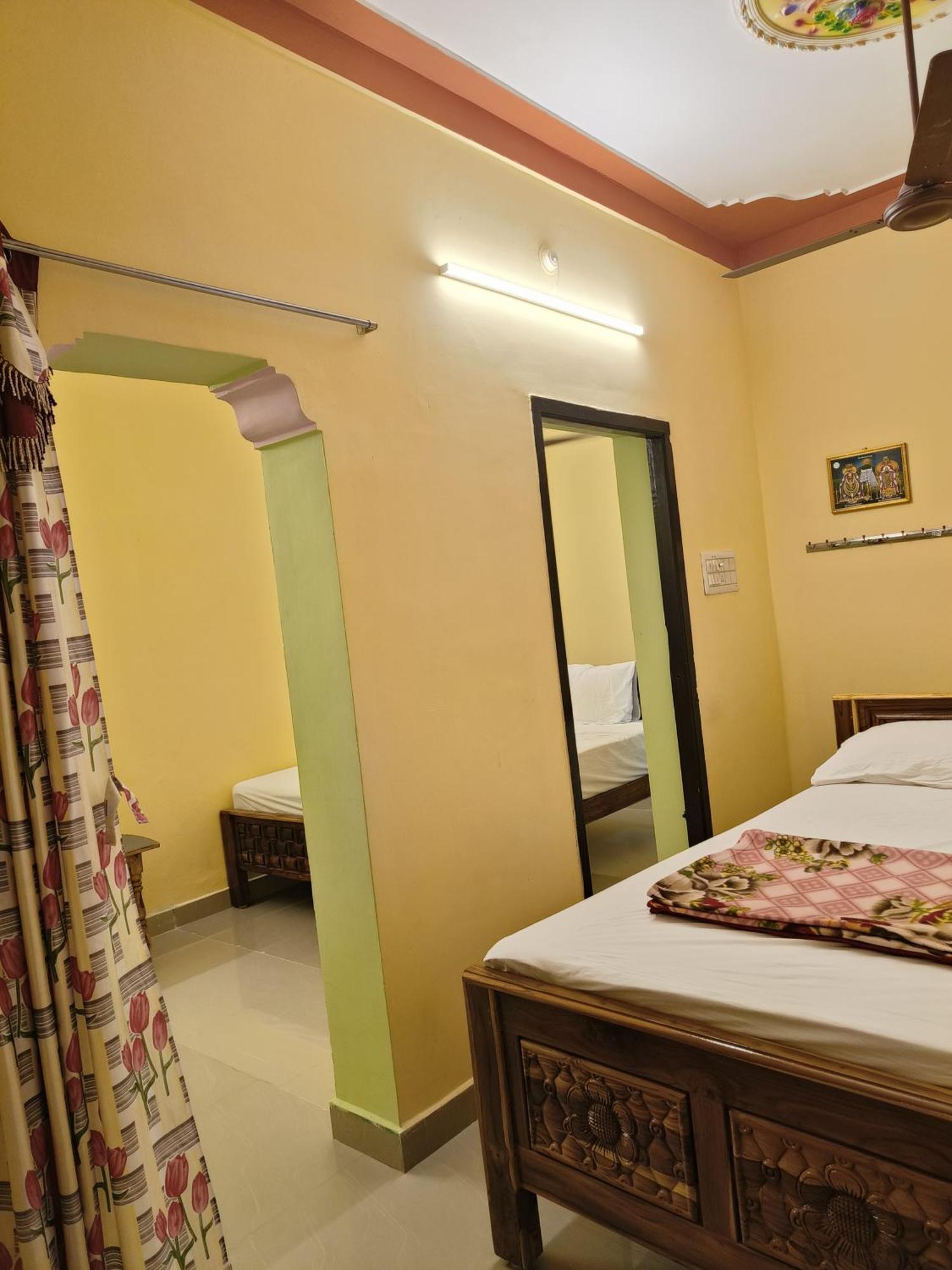 Liya Guest House Tiruvannāmalai المظهر الخارجي الصورة