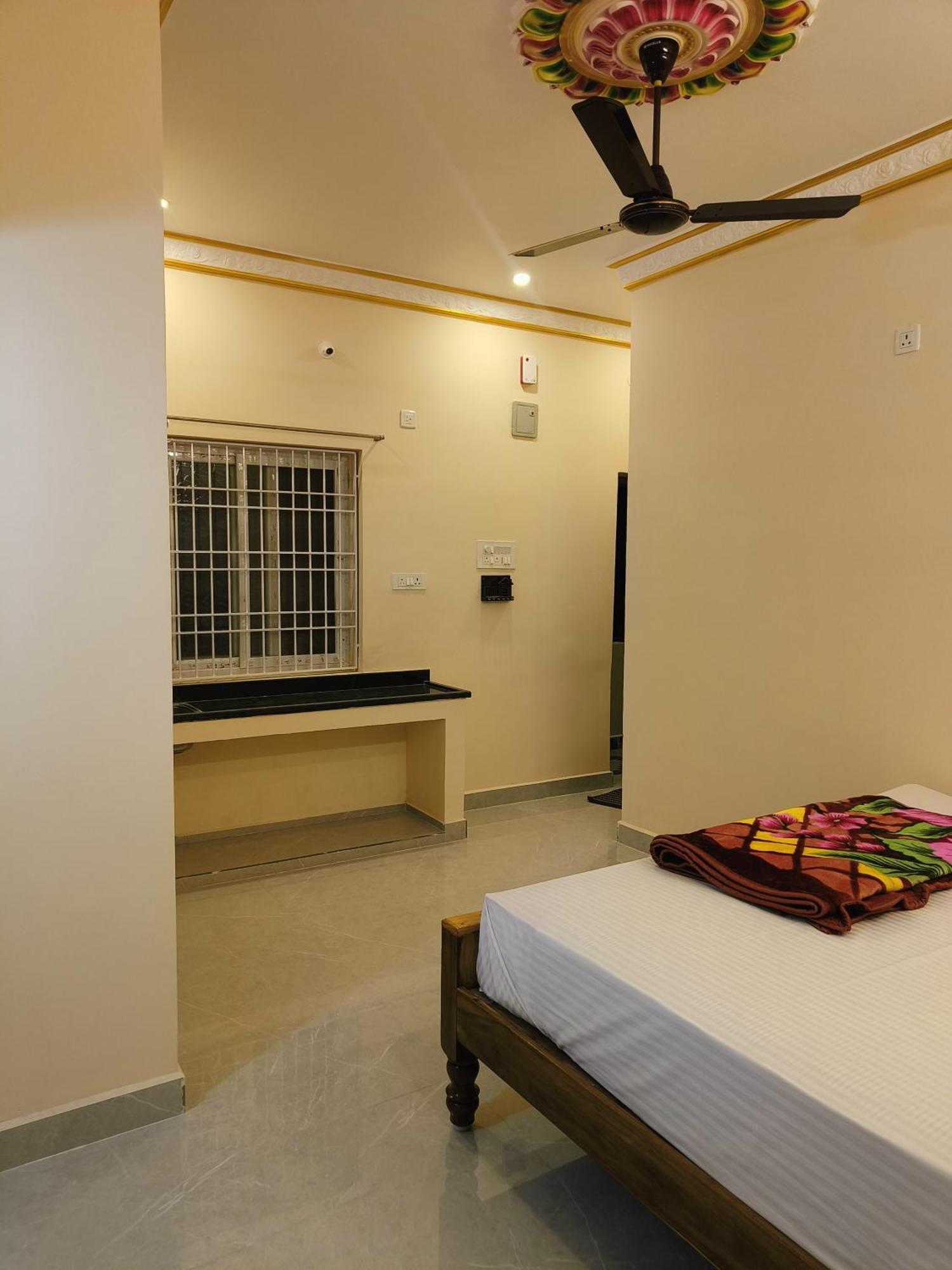 Liya Guest House Tiruvannāmalai المظهر الخارجي الصورة